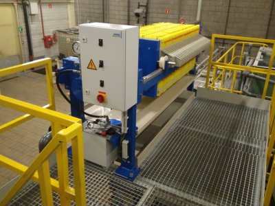 Instalacja odwadniania osadów w zakładzie chemicznym