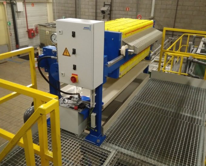 Instalacja odwadniania osadów w zakładzie chemicznym